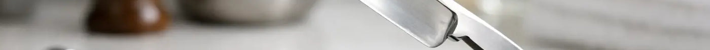 Safety Razor vs Straight Razor